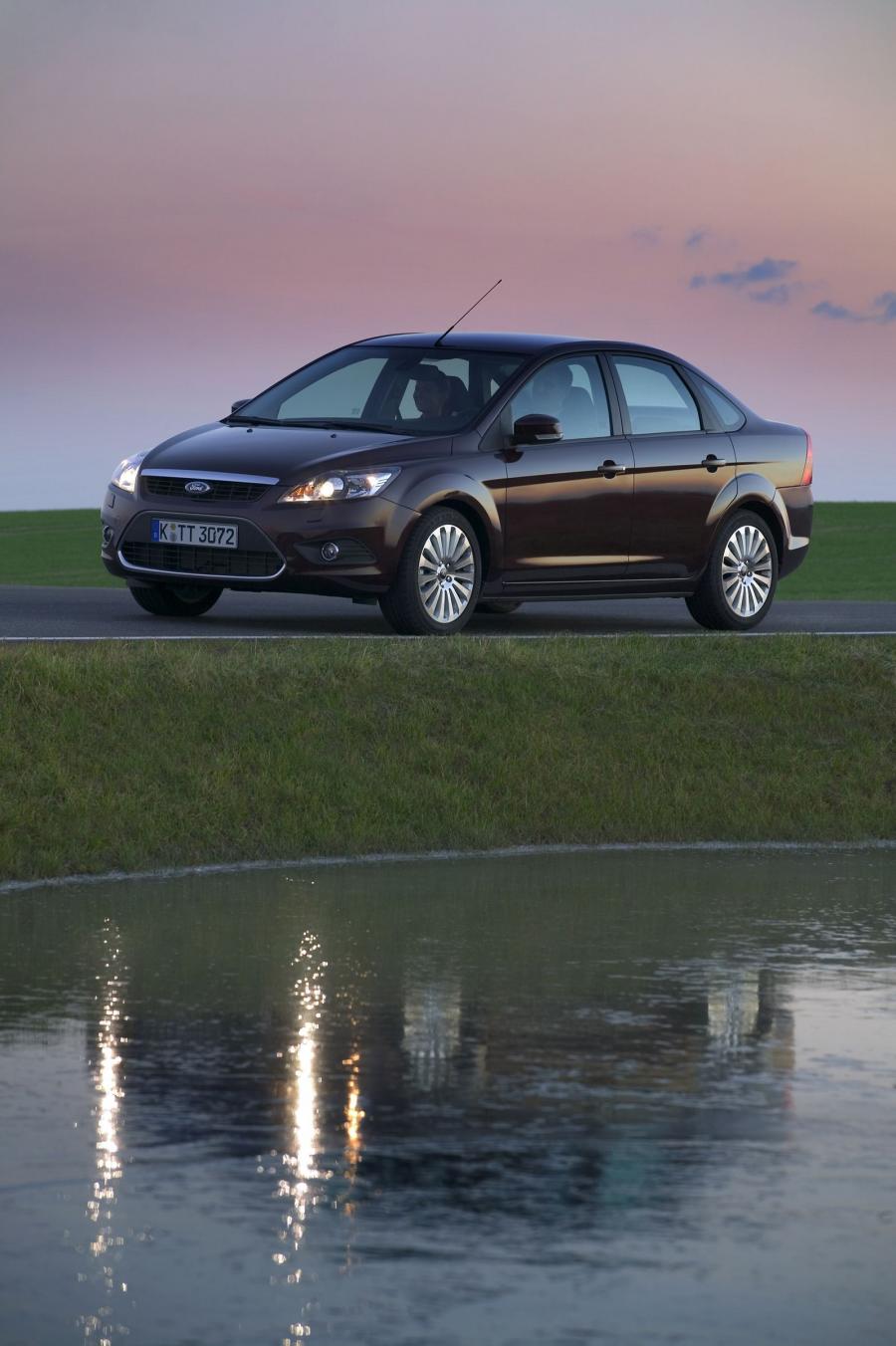  Ford Focus Saloon 2008 года  (фото 4 из 10)